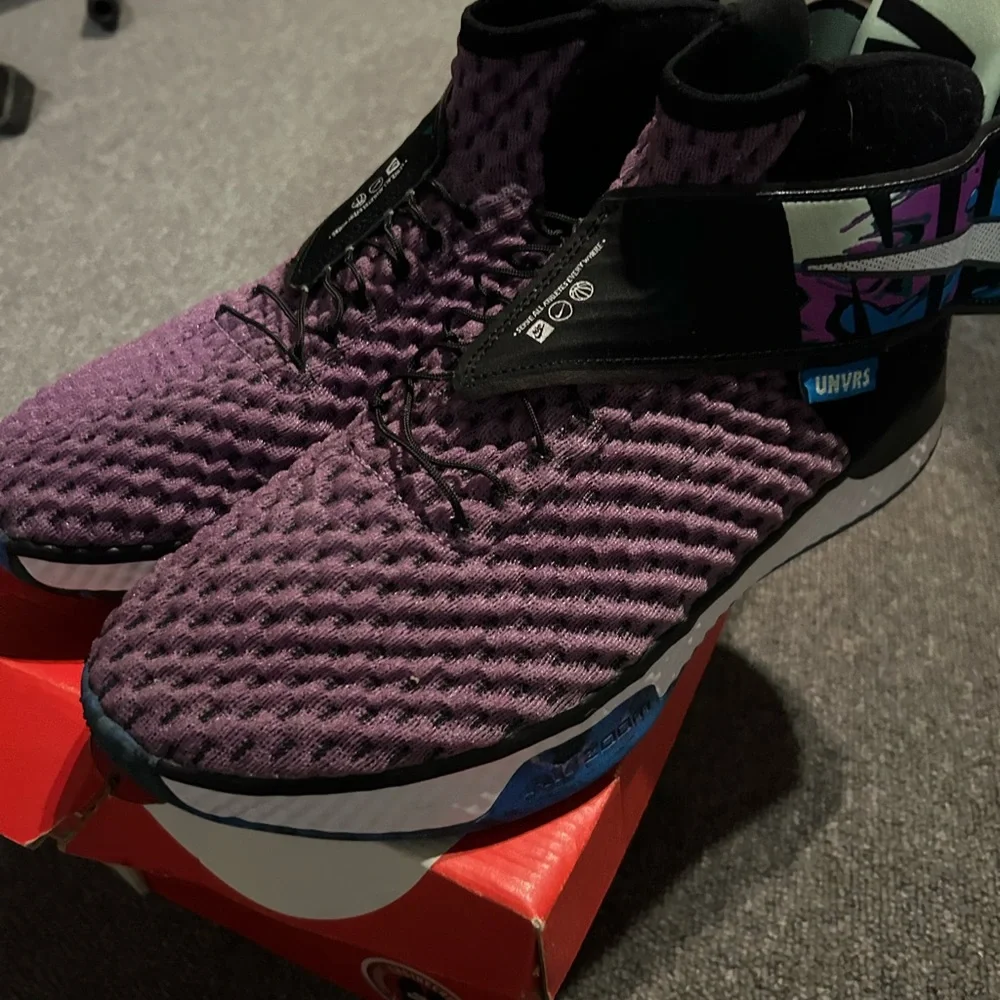 Nike Air Max Oketo in Anthracite and Wolf Grey. Basketball Shoe - Picture 1 of 7